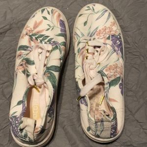 Floral leaf print sneakers
